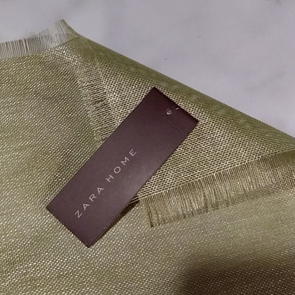 Zara Home Metallic Light Gold Holiday Table Runner